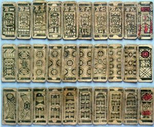Kiinalaiset pelikortit muistuttivat domino-palikoita